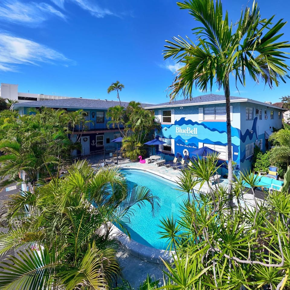 Day, Natural landscape, Pool view, Swimming pool, sunbed