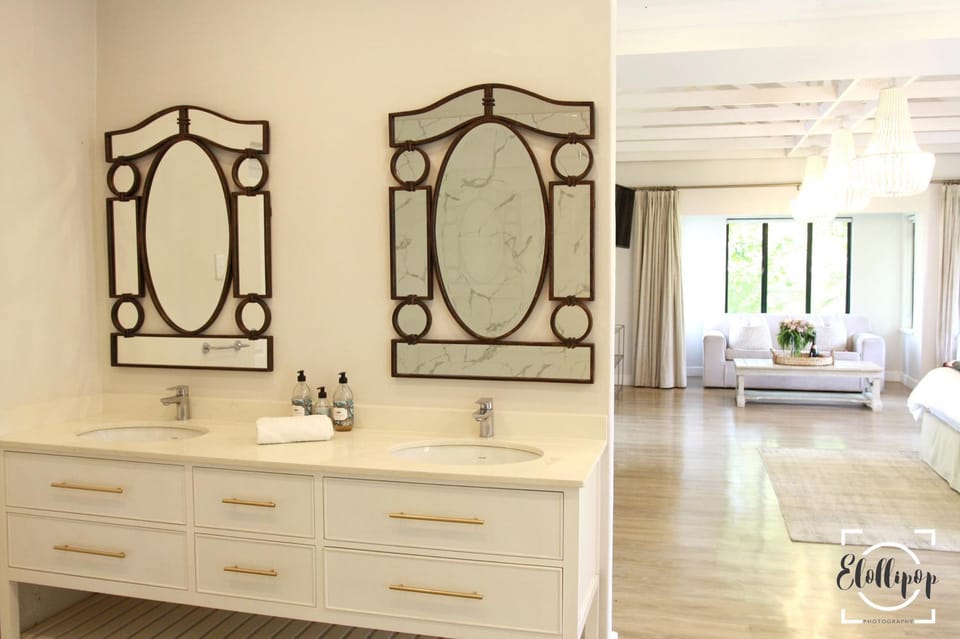 Bathroom, Decorative detail