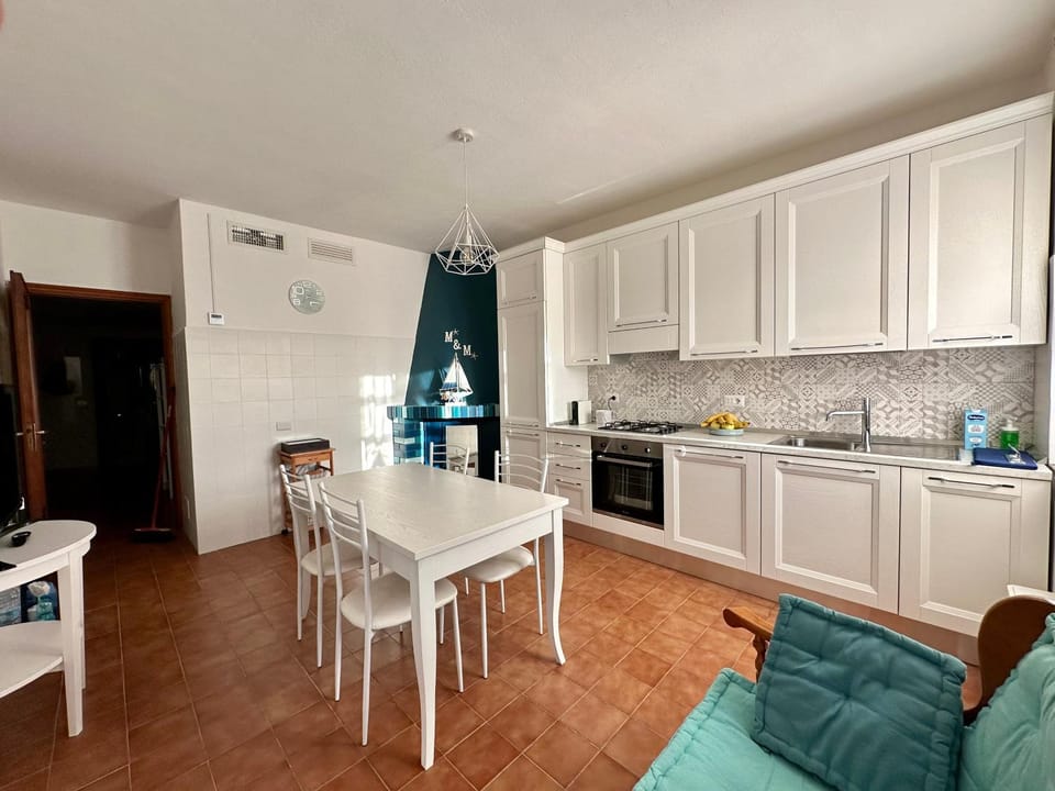 Kitchen or kitchenette, Living room, Dining area, dishwasher, pet friendly, stove