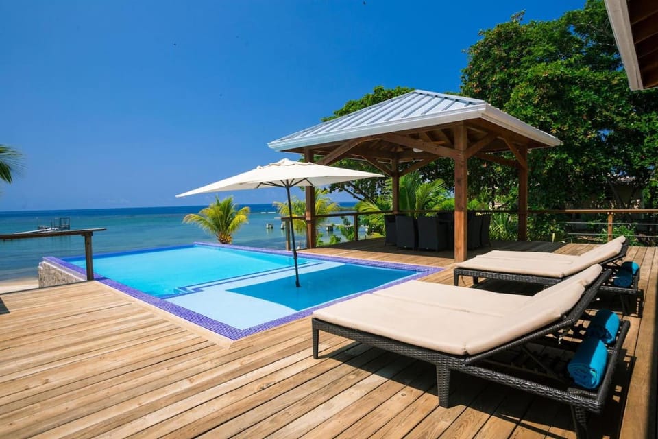 BBQ facilities, Balcony/Terrace, Landmark view, Pool view, Sea view