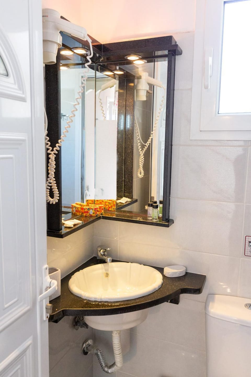 Shower, Toilet