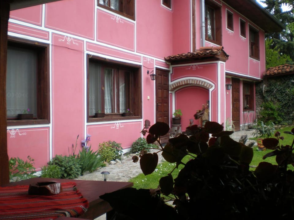Nenchova Guest House Bed and Breakfast in Bulgaria