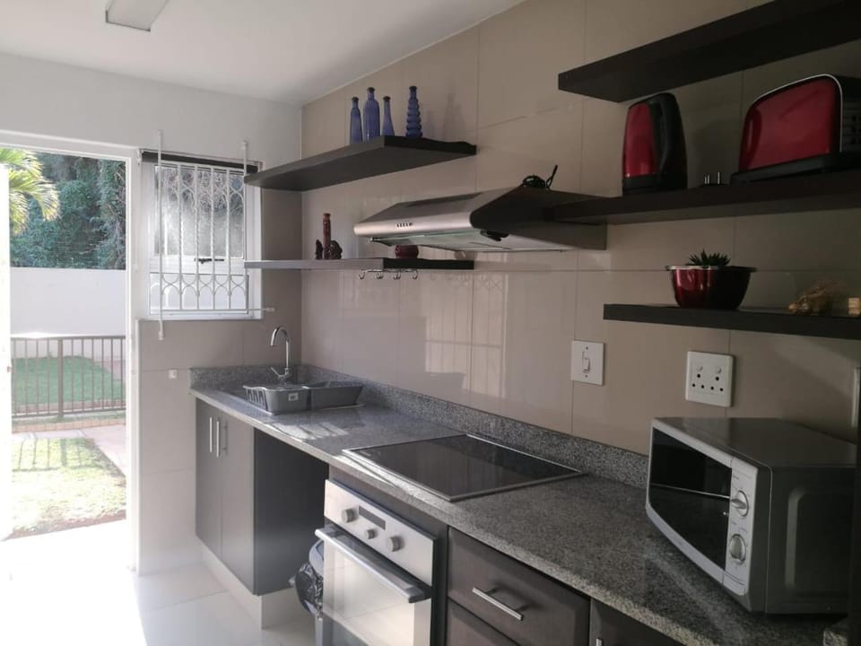 Beachfront - Sunrise Views Apartment in KwaZulu-Natal