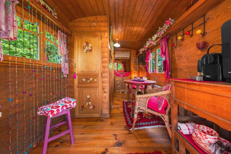 Roulotte du Rouard Bed and Breakfast in Hauts-de-France