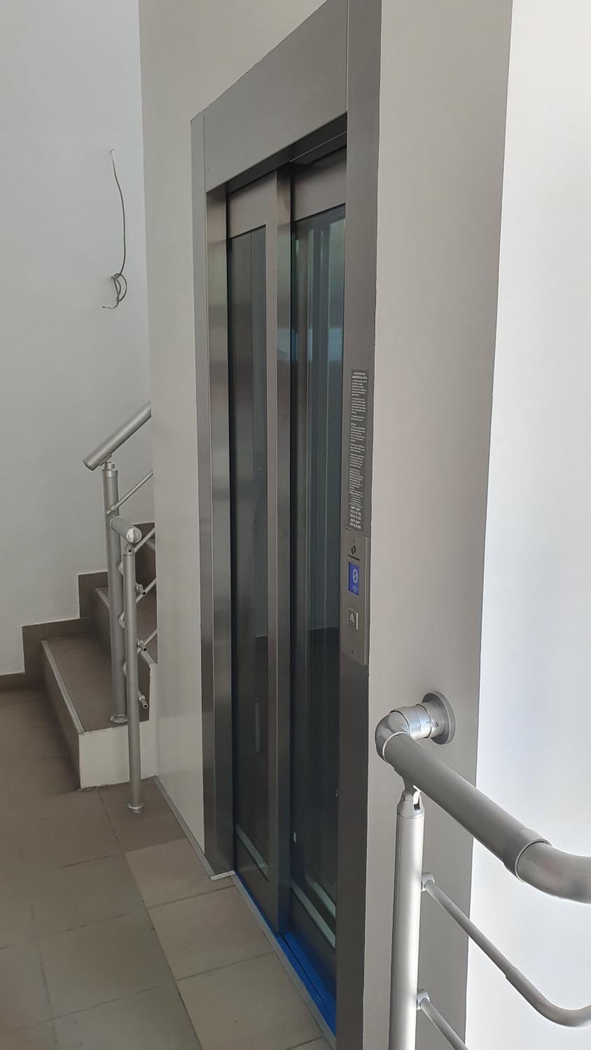 Spring, Day, Night, Winter, Summer, Autumn, On site, group of guests