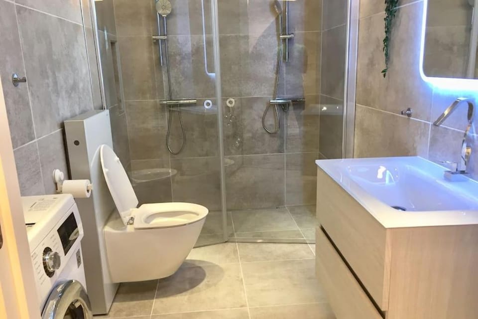Extraordinary apartment with double shower Apartment in Västra Götaland County