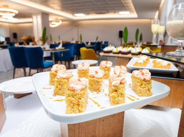 Restaurant/places to eat, Food and drinks, Food