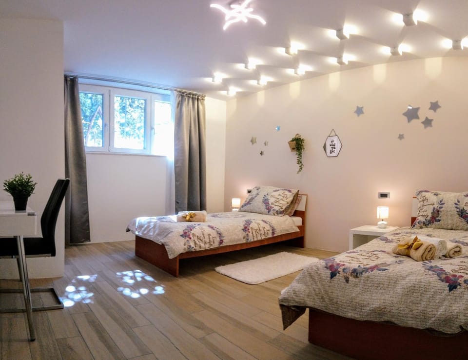 Bed, Photo of the whole room, Bedroom, Bedroom, Garden view