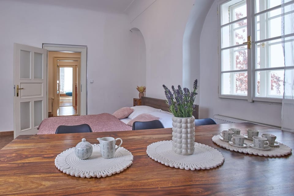 Bed, Seating area, Dining area, Bedroom