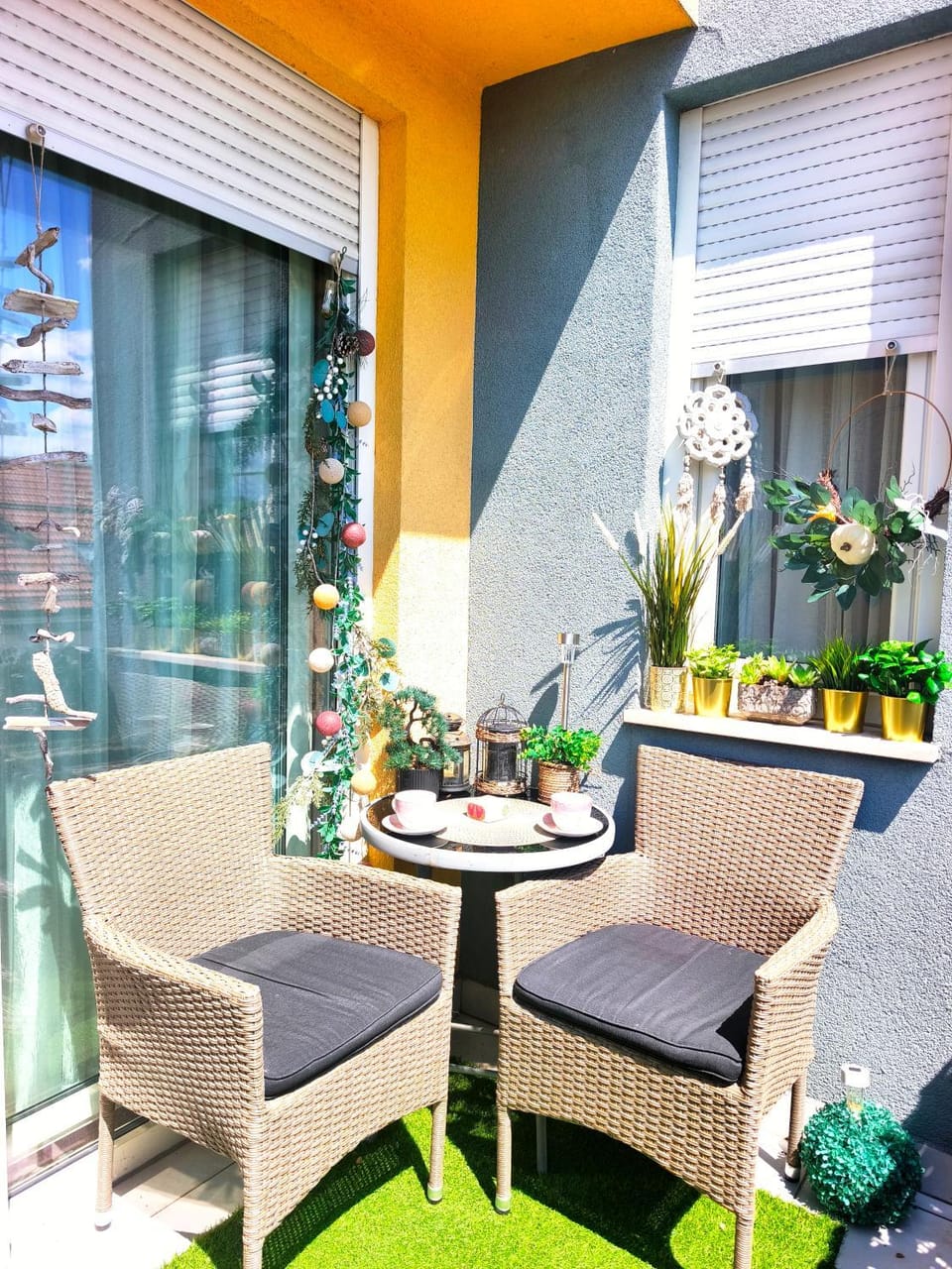 Day, Balcony/Terrace, Seating area
