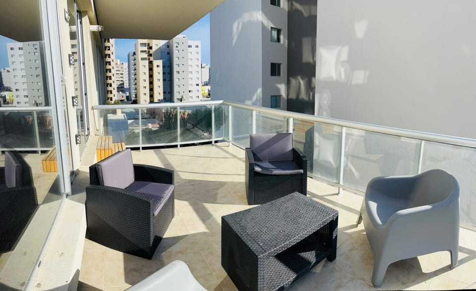 Balcony/Terrace, Photo of the whole room, City view