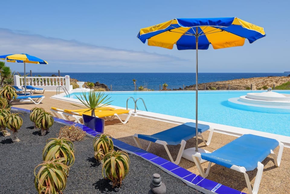 Natural landscape, Sea view, Swimming pool, sunbed