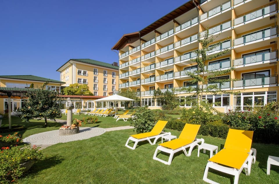 Property building, Garden, Balcony/Terrace, Garden view