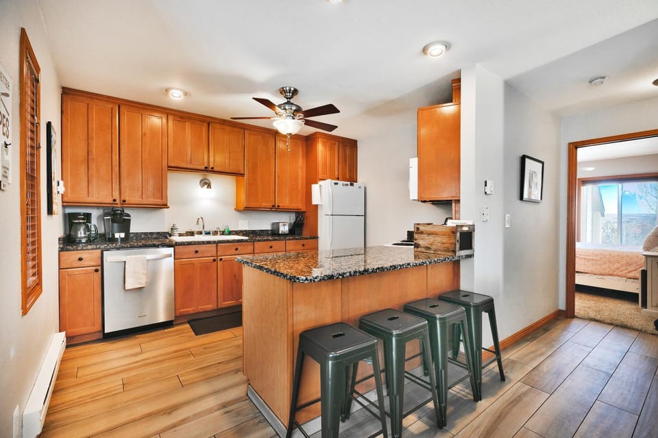 2 br across from Park City Canyons Village Views! Apartment in Snyderville