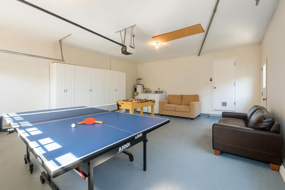 Game Room, Table tennis, Table tennis, Living room, Seating area