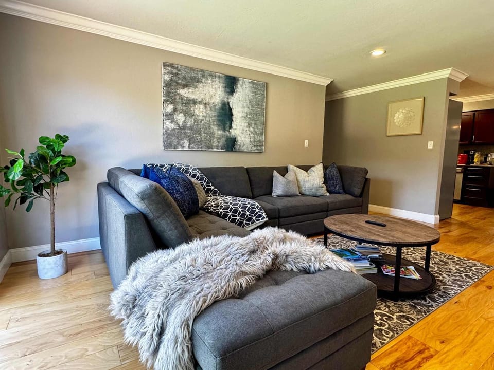 Living room, Decorative detail, Seating area