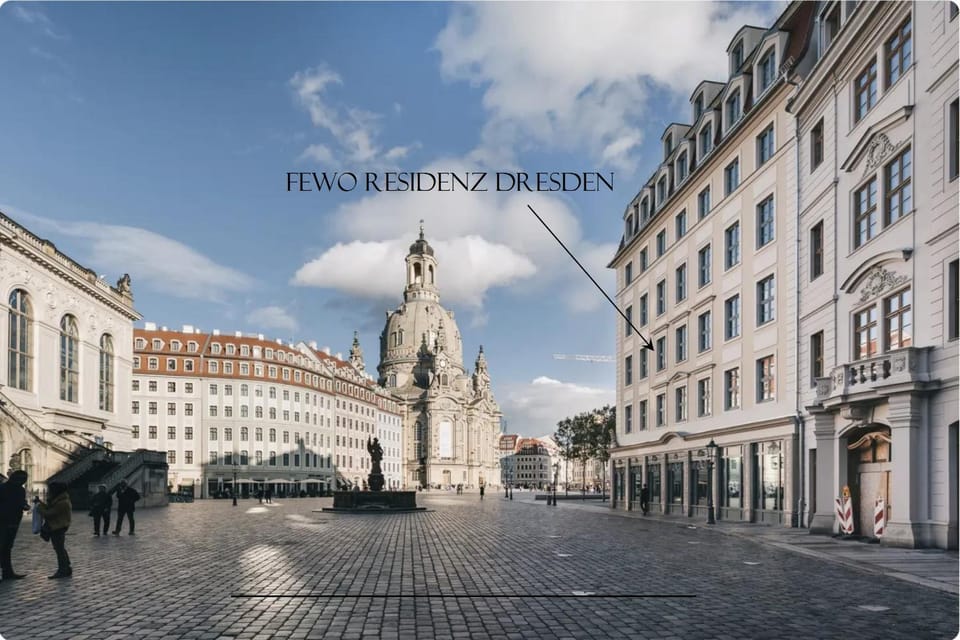 Property building, Nearby landmark, Facade/entrance, Off site, Other, On site, Location