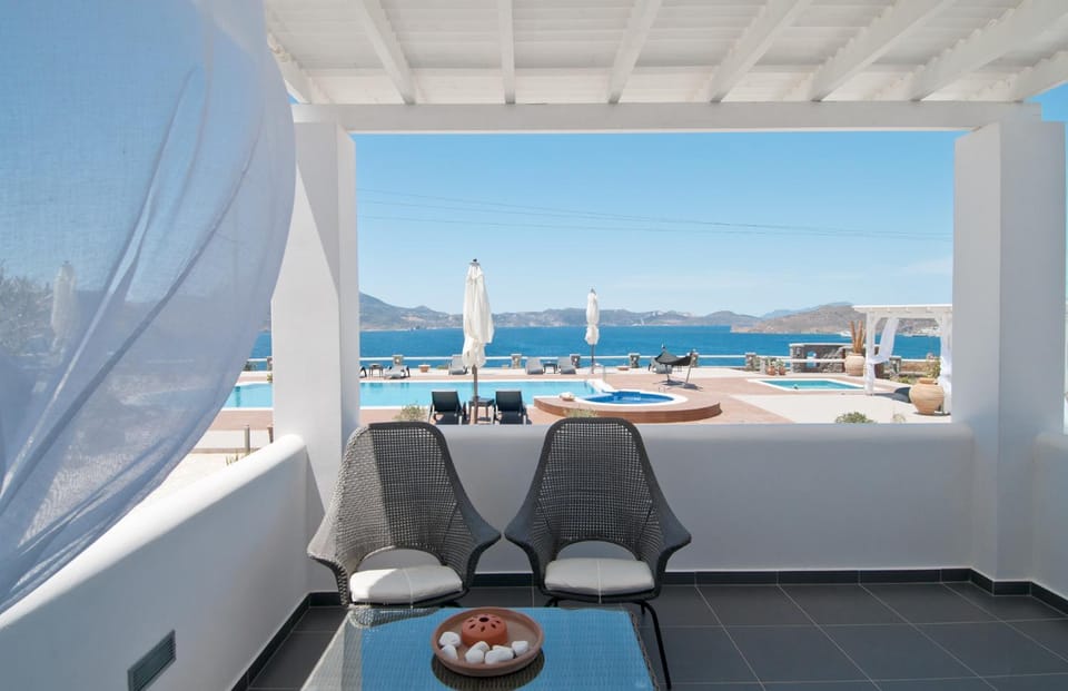 Day, Balcony/Terrace, Pool view