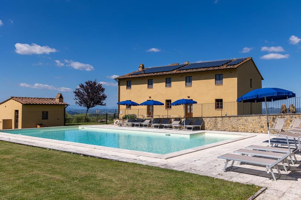 Property building, Garden, Pool view, Swimming pool, sunbed
