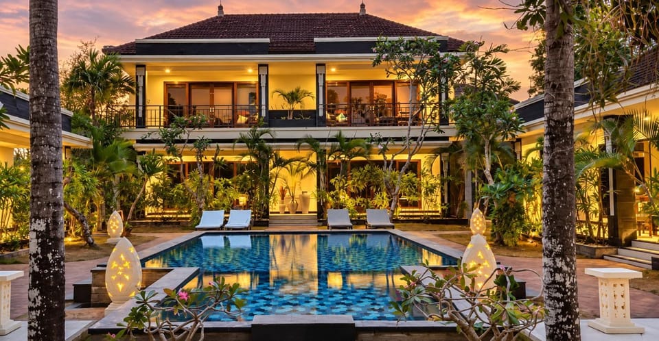 Swimming pool, sunbed
