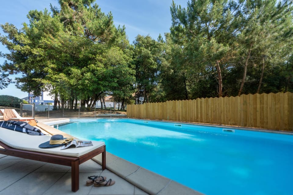 Day, Natural landscape, Garden, Balcony/Terrace, Garden view, Pool view, Swimming pool, sunbed
