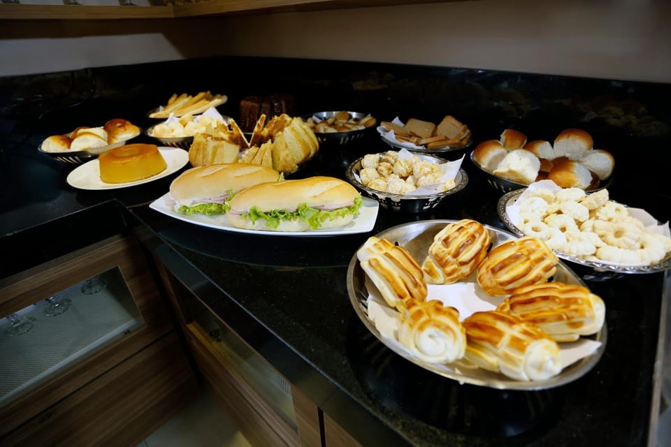 Restaurant/places to eat, American breakfast