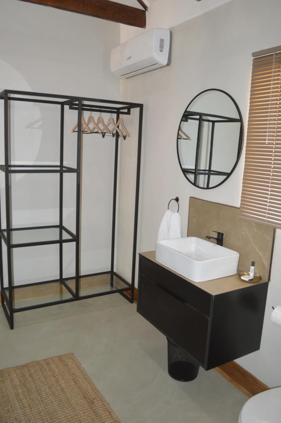 Bathroom, towels