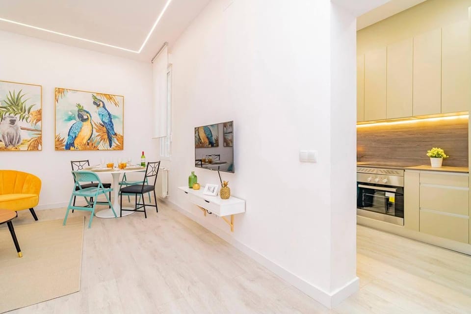 Kitchen or kitchenette, Living room, Seating area, Dining area