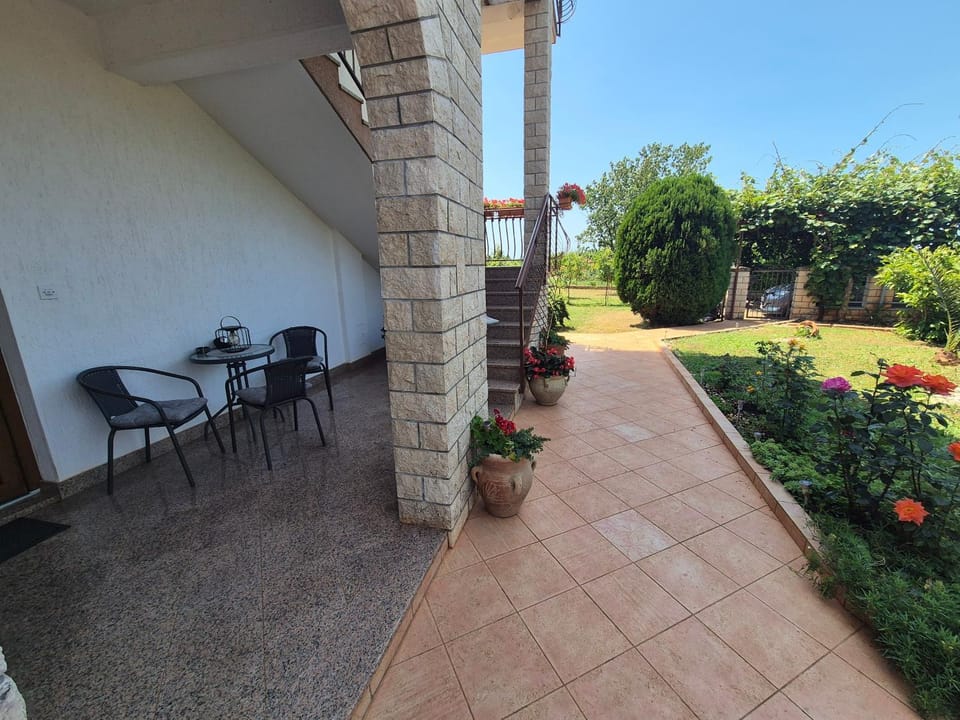 Balcony/Terrace, Garden view