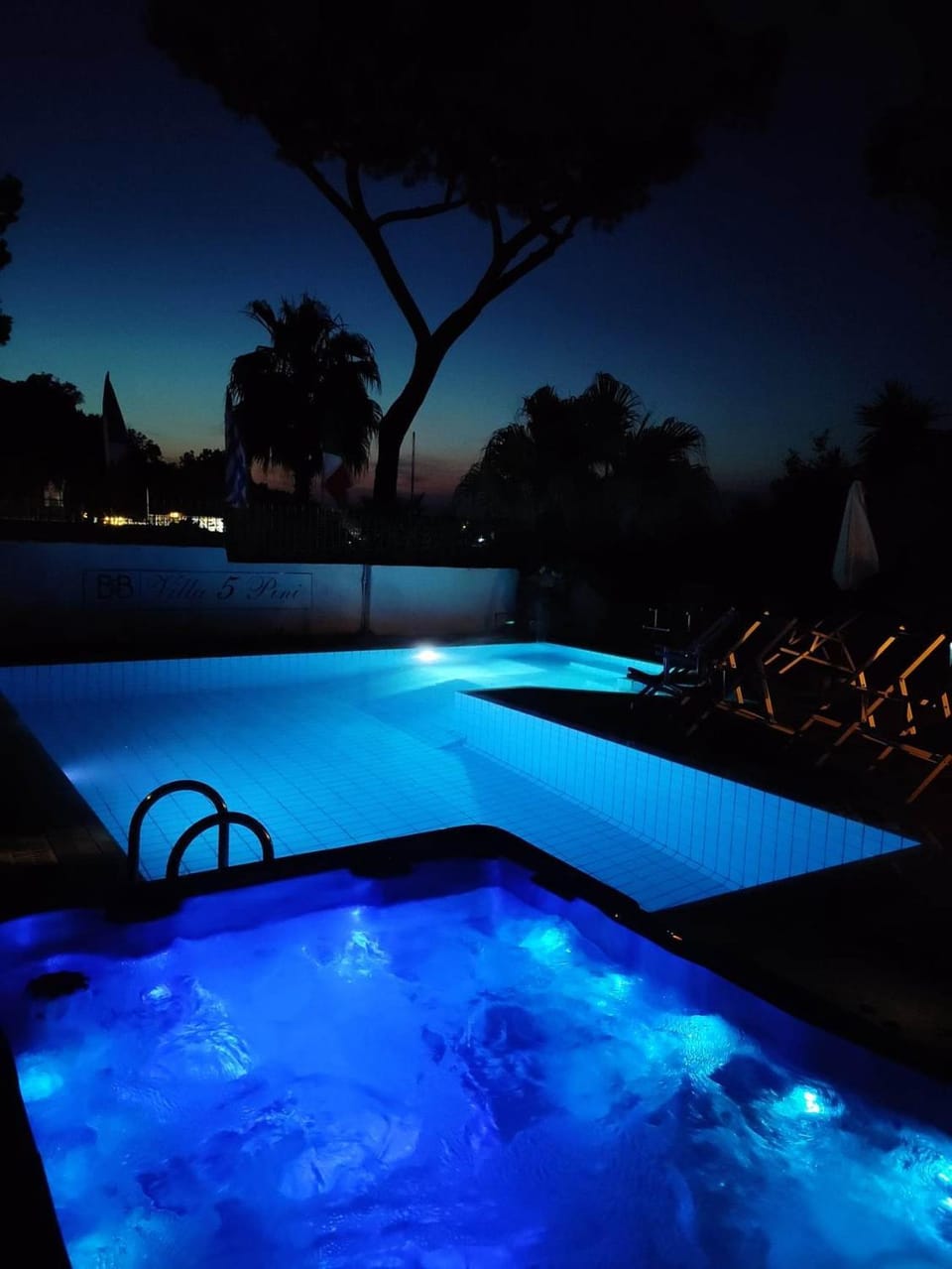 Hot Tub, Swimming pool
