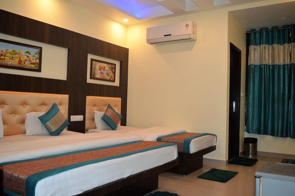 Bed, TV and multimedia, Photo of the whole room, Bedroom, air conditioner