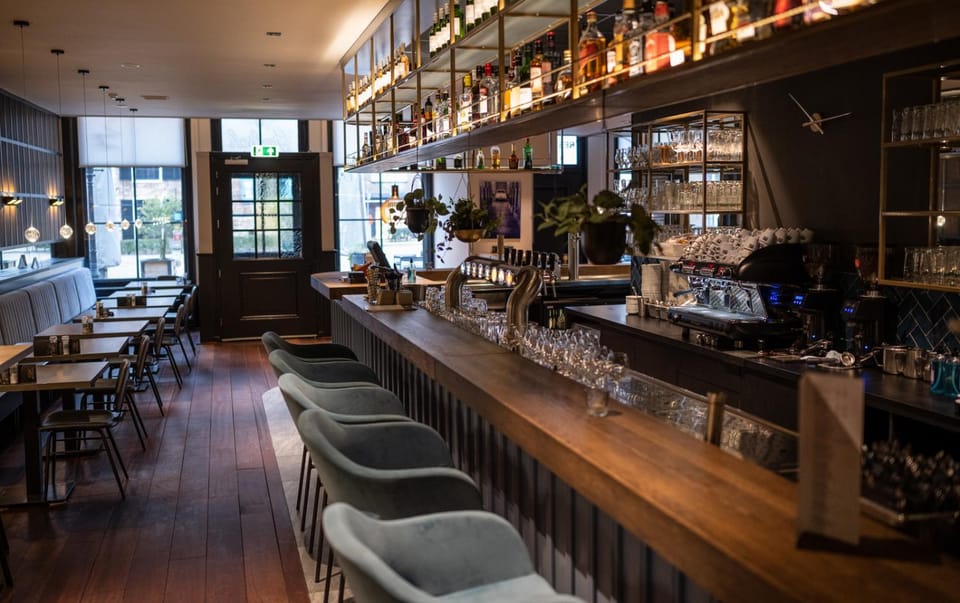 Restaurant/places to eat, Lounge or bar