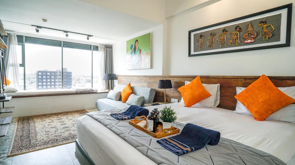 Bed, Photo of the whole room, Seating area, Bedroom, towels