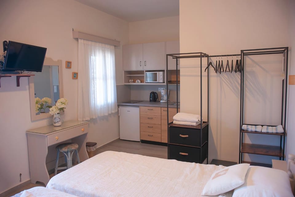 TV and multimedia, Kitchen or kitchenette, wardrobe