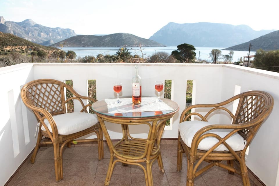Balcony/Terrace, Sea view, Alcoholic drinks