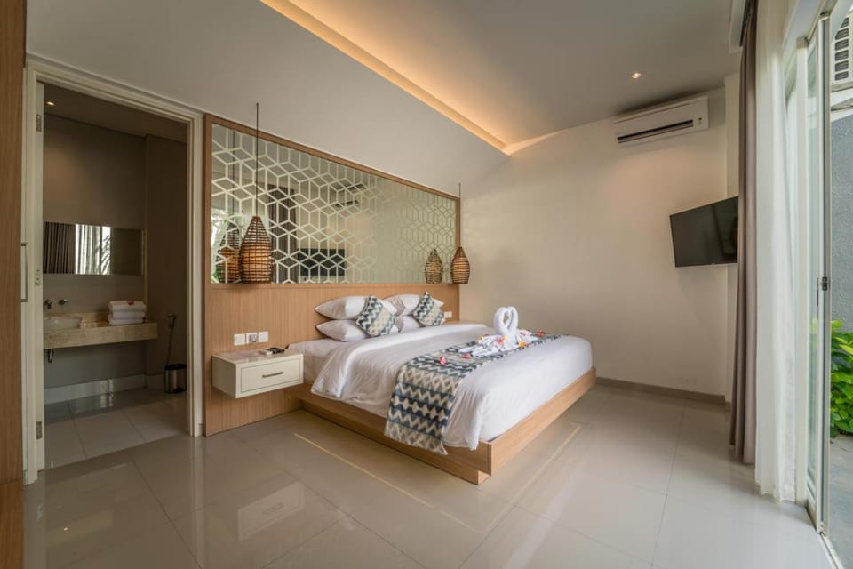 Bathroom, TV and multimedia, Photo of the whole room, Bedroom
