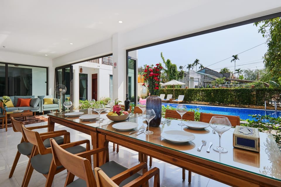 Dining area, Garden view, Pool view