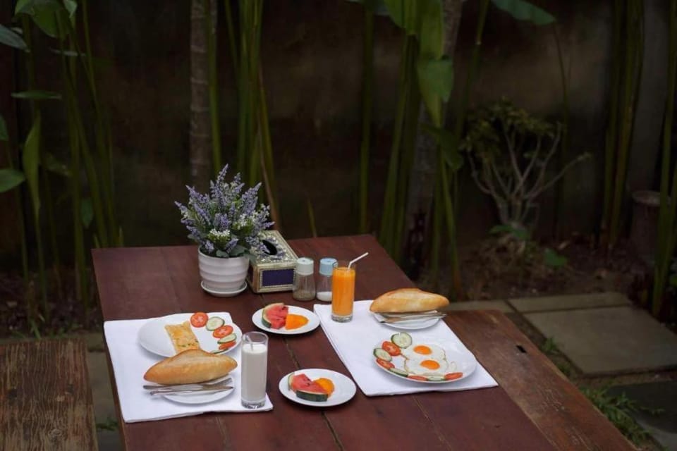 Garden, Breakfast