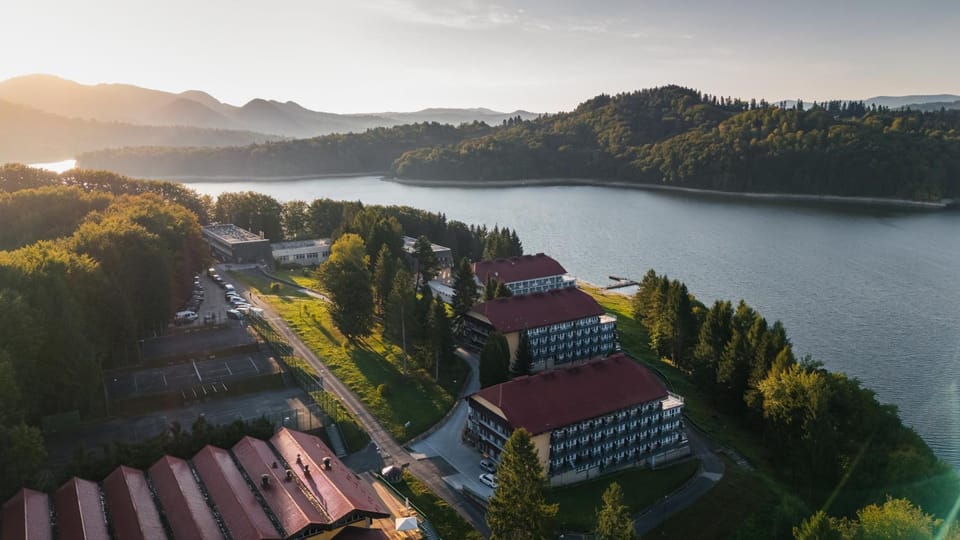 Property building, Bird's eye view, Lake view