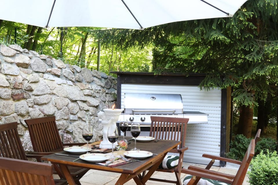 BBQ facilities, Garden, Balcony/Terrace