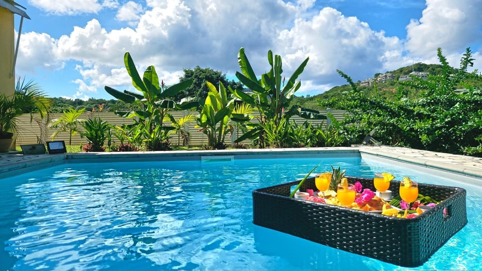 Property building, Day, Natural landscape, Garden, Food and drinks, Food, Pool view, Swimming pool, Breakfast