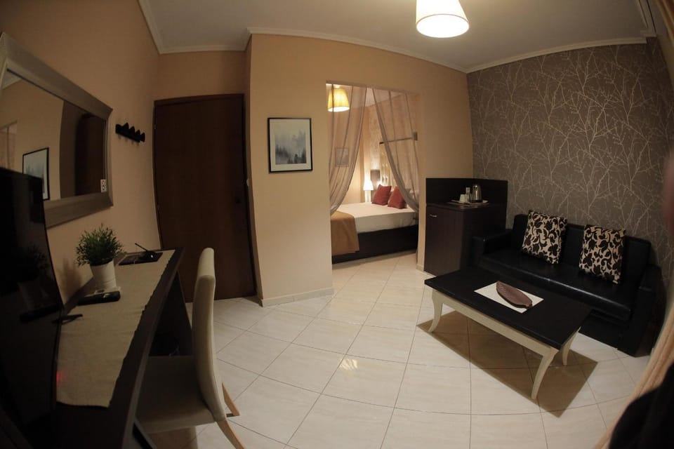 Bed, TV and multimedia, Living room, Photo of the whole room, Seating area, Bedroom