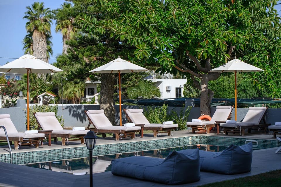 Swimming pool, Swimming pool, sunbed