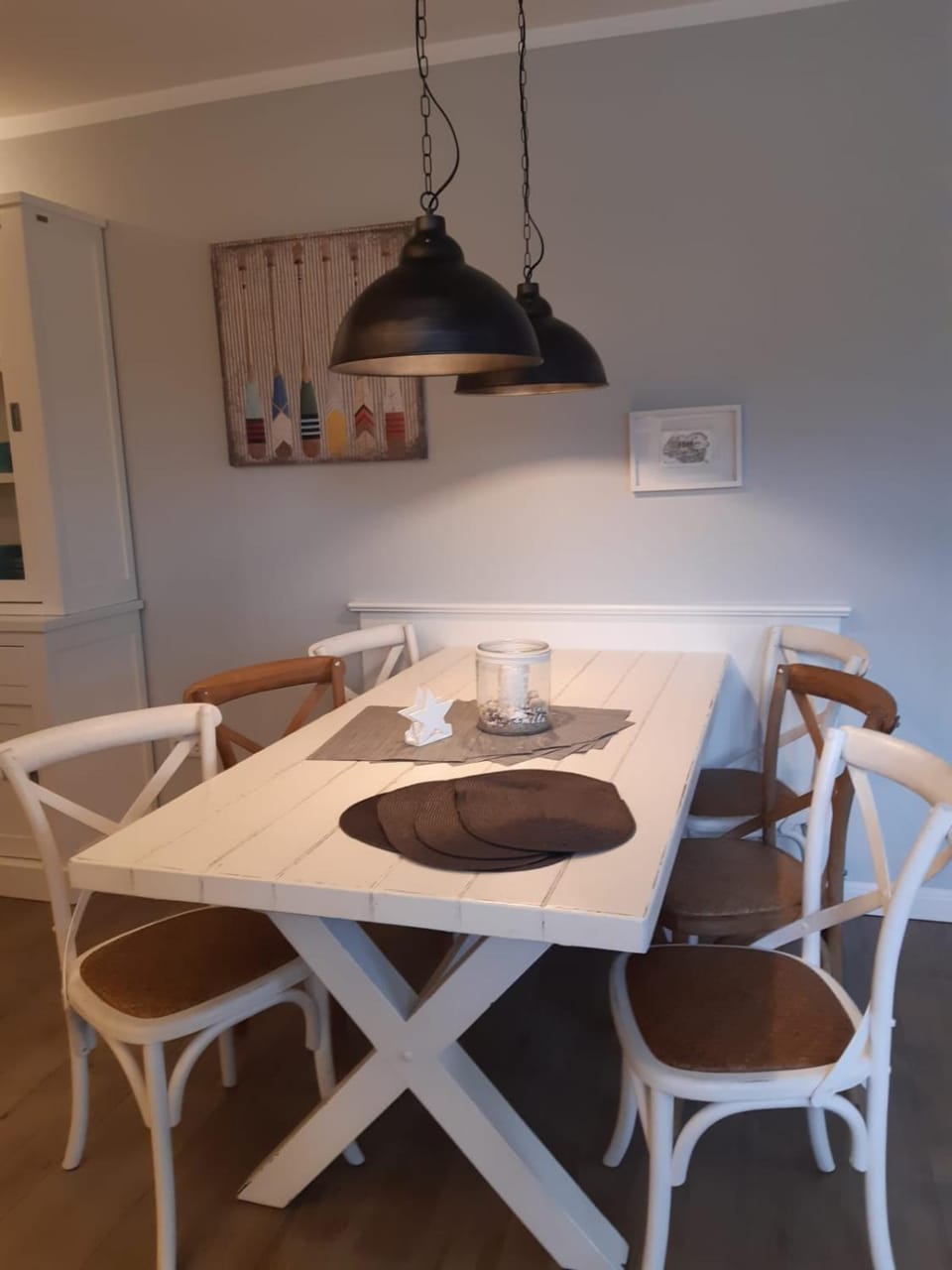 Photo of the whole room, Decorative detail, Dining area