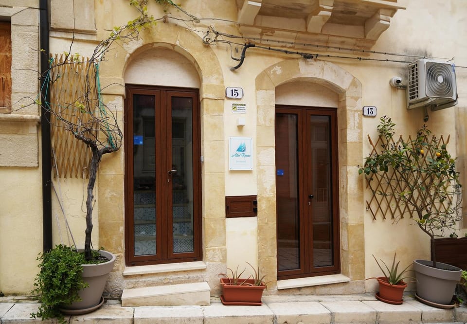 Property building, Facade/entrance