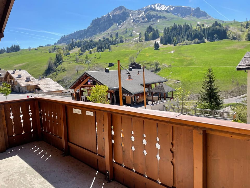 Balcony/Terrace, Mountain view