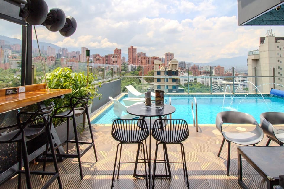 Restaurant/places to eat, Swimming pool