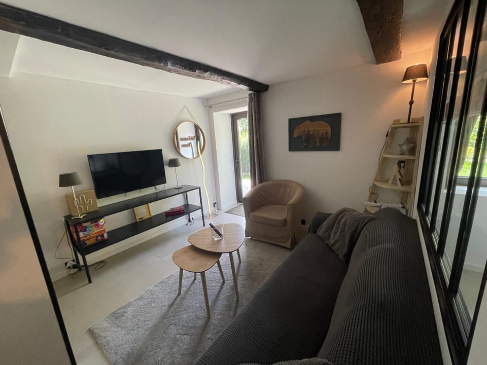 LE MONTAGNARD bel appartement avec jardin dans vieille ferme de montagne rénovée Apartment in Provence-Alpes-Côte d'Azur