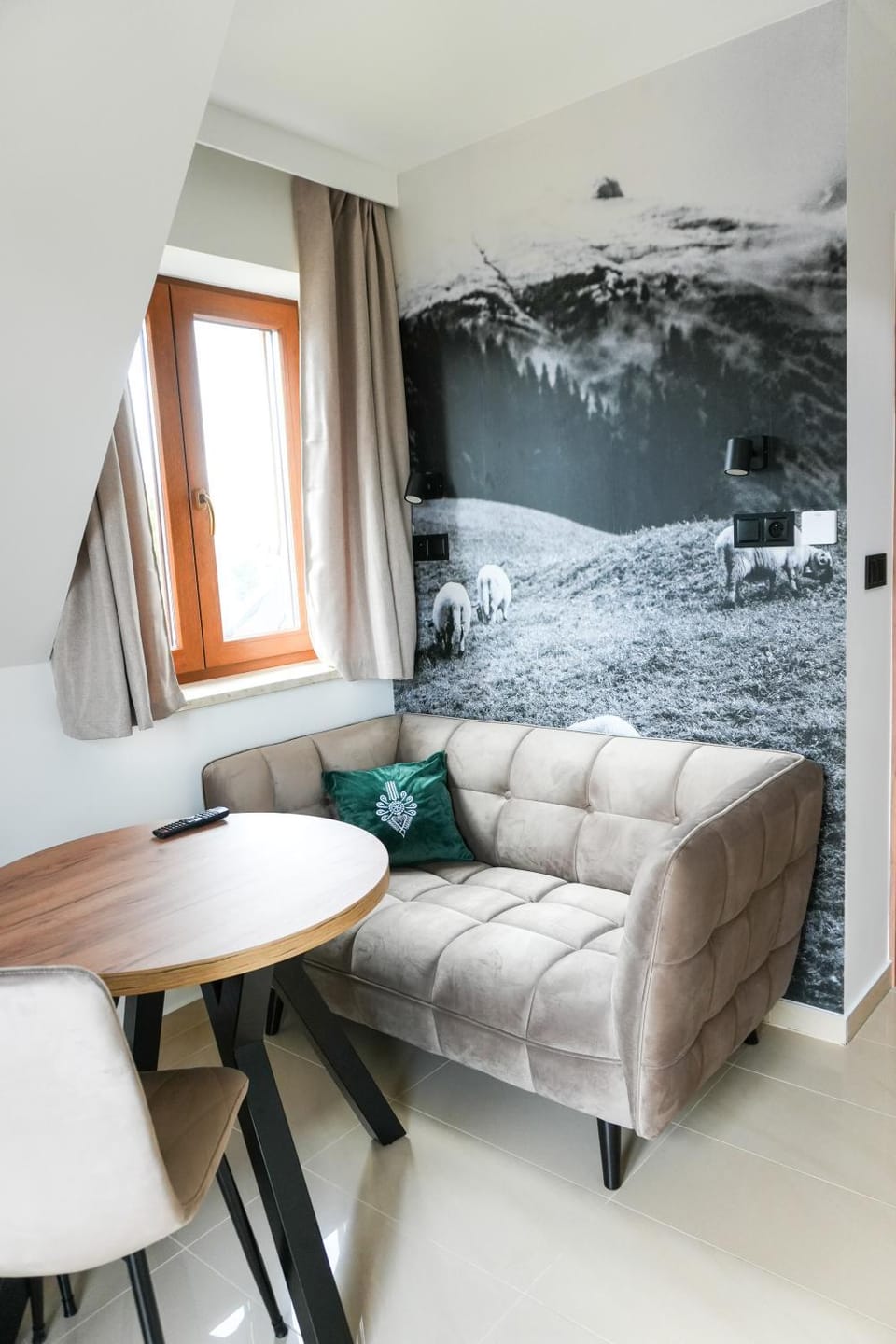 Living room, Seating area, Dining area