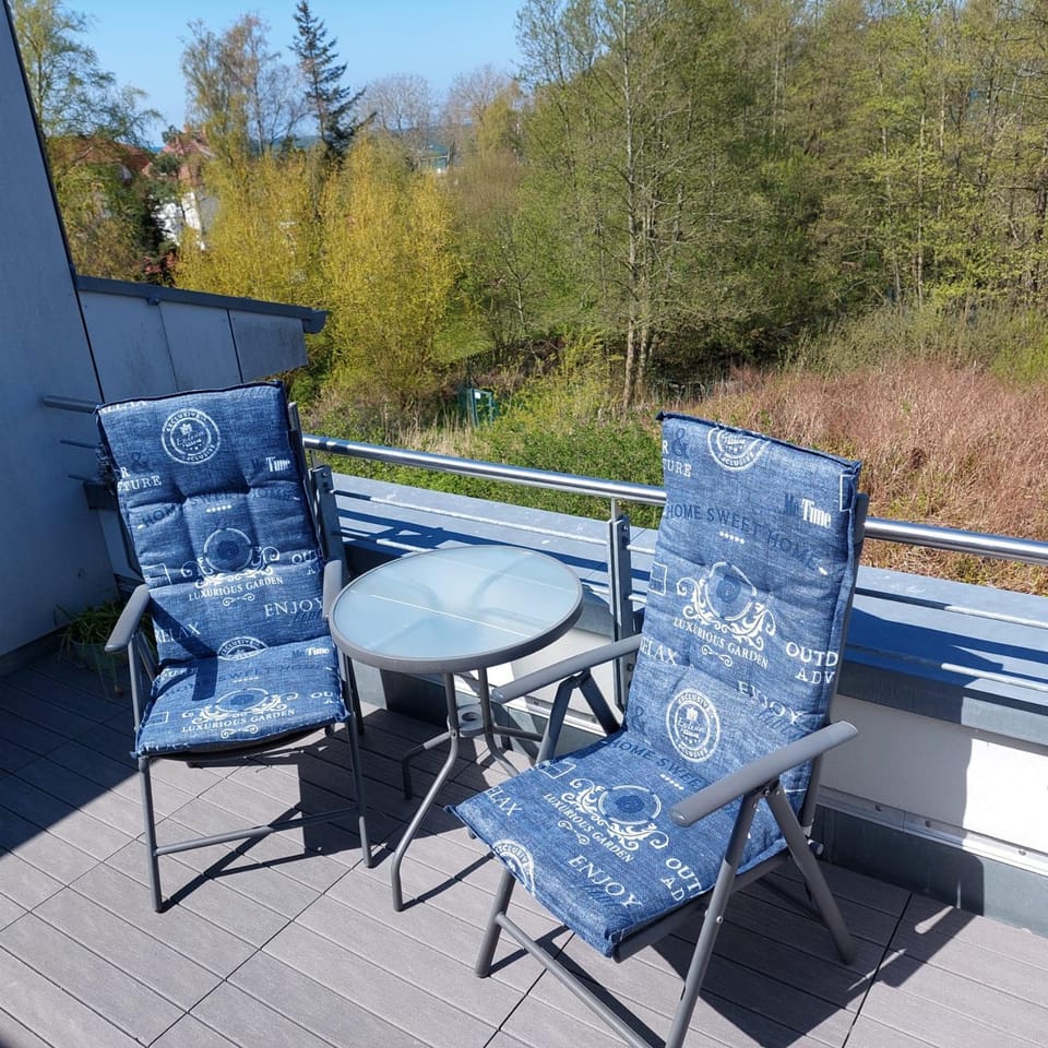 View (from property/room), Balcony/Terrace, Seating area, Sea view